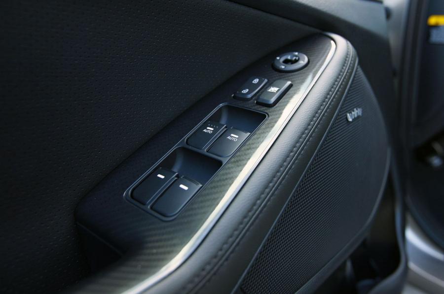  Kia Optima 2.0T 2011 года  (фото 10 из 38)